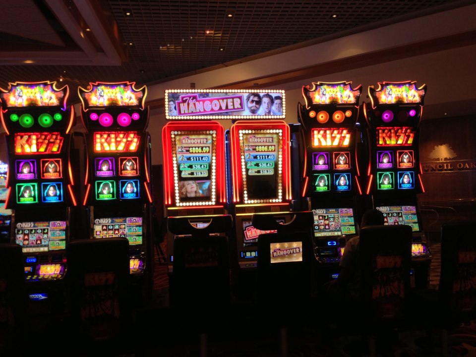 slot machines at hollywood casino